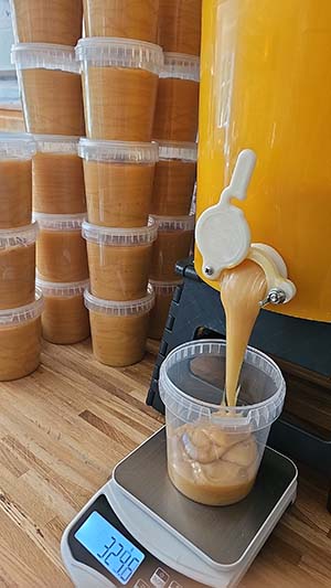 Fylling av honningglass